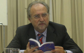Profesor Francisco Aldecoa Luz�rraga