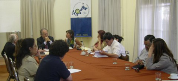 Profesor Francisco Aldecoa Luz�rraga en el encuentro